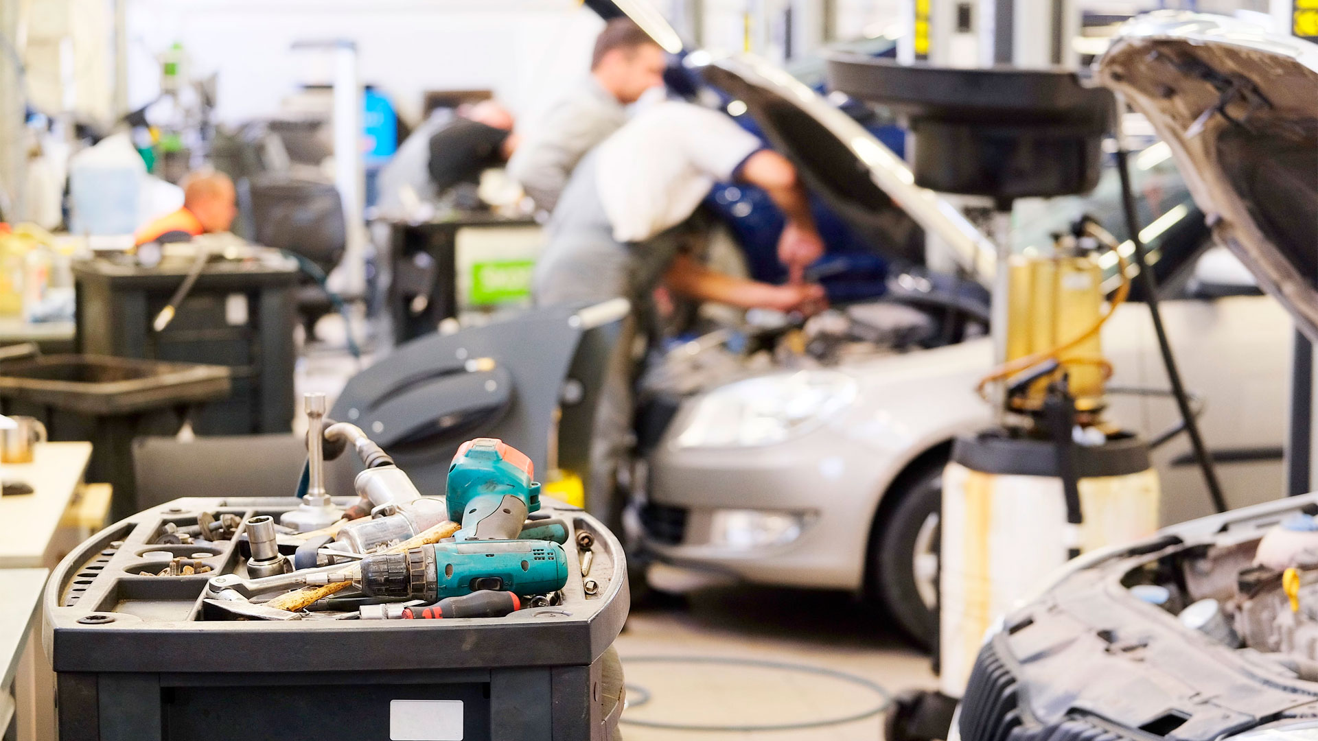 Taller Eléctrico Para Automóviles En PAMPLONA